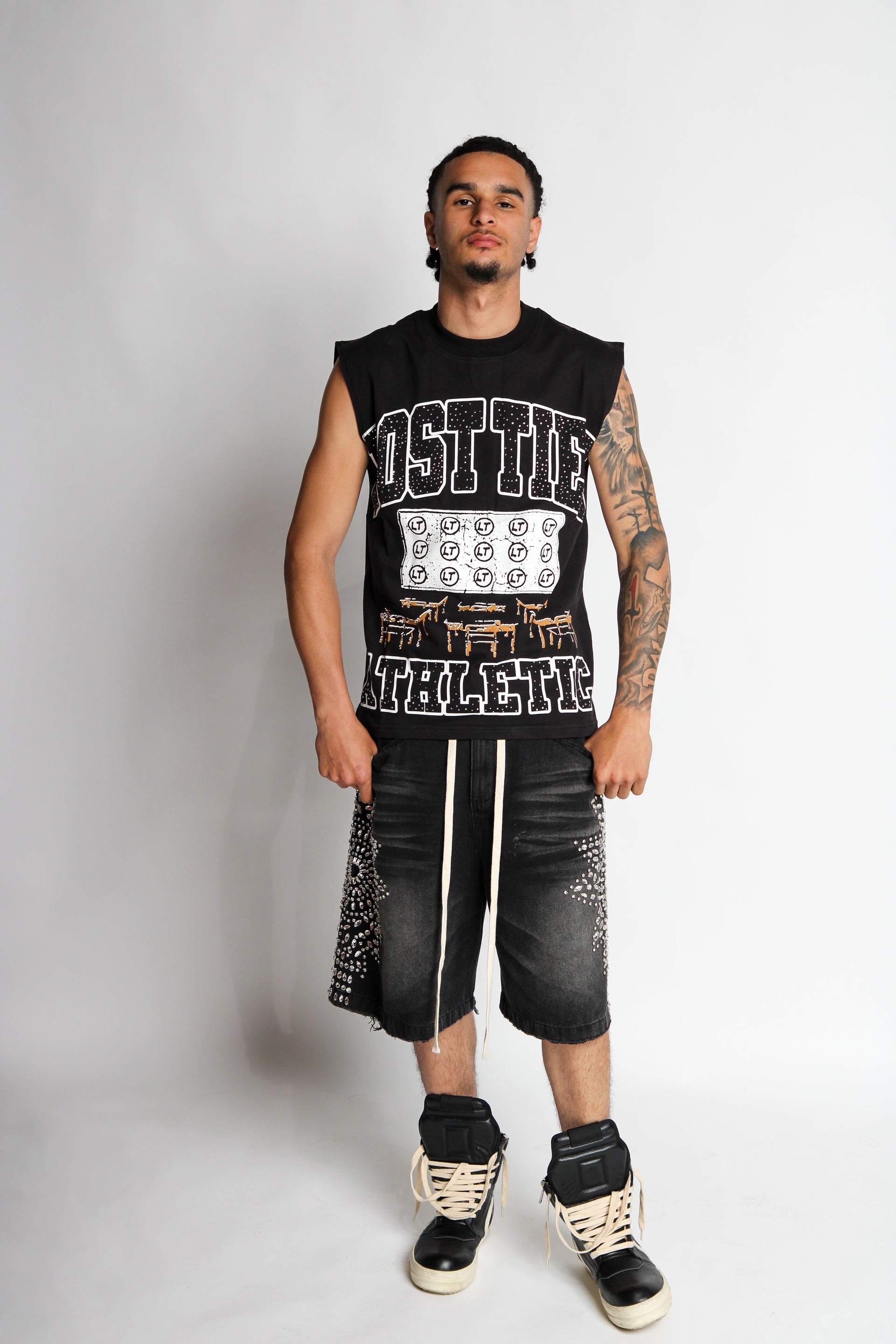 BLACK SLEEVELESS SHIRT