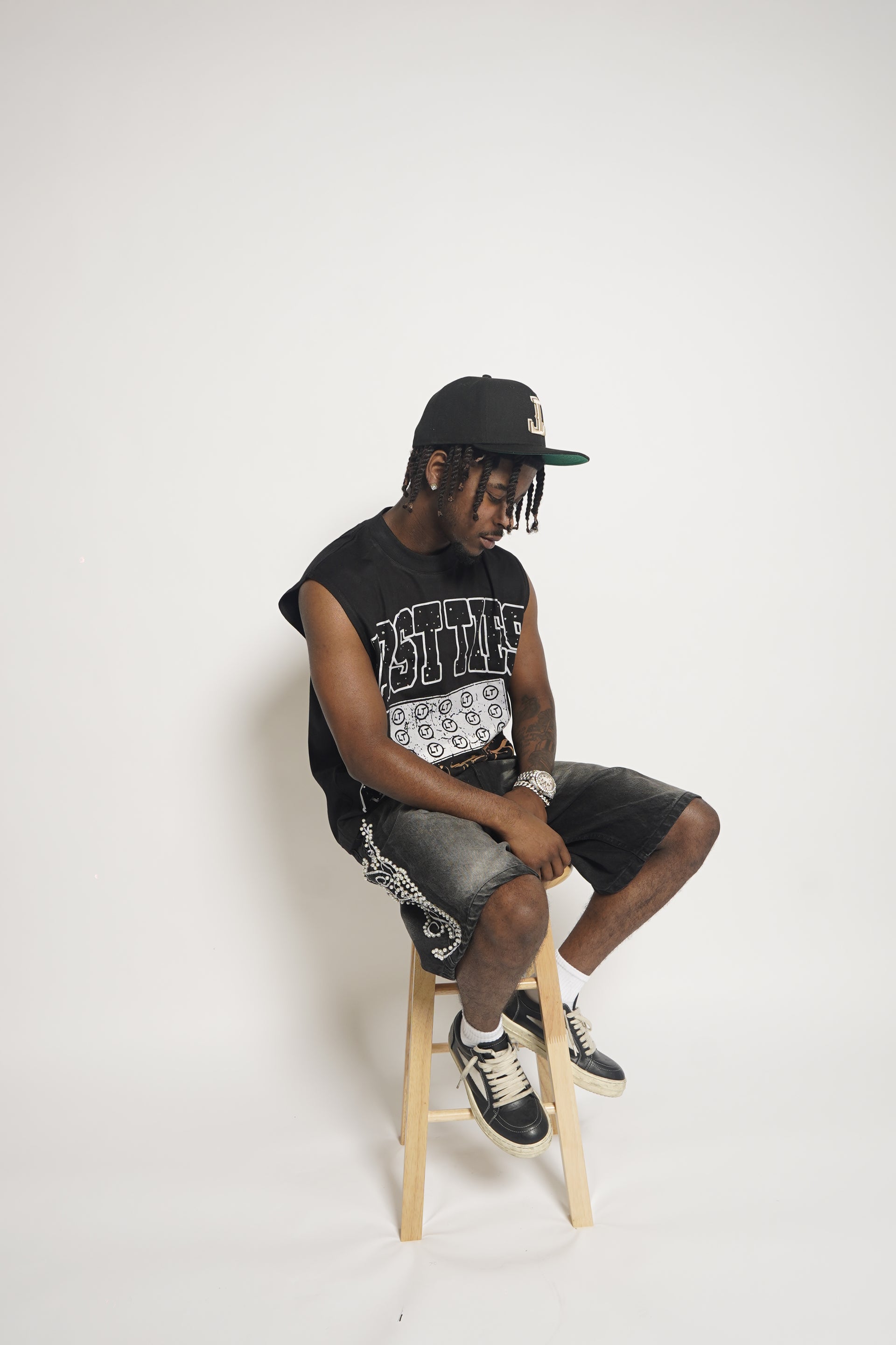 BLACK ATHLETIC SLEEVELESS
